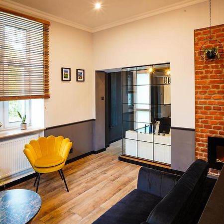 Apartament Z Jacuzzi W Centrum Sanoka エクステリア 写真