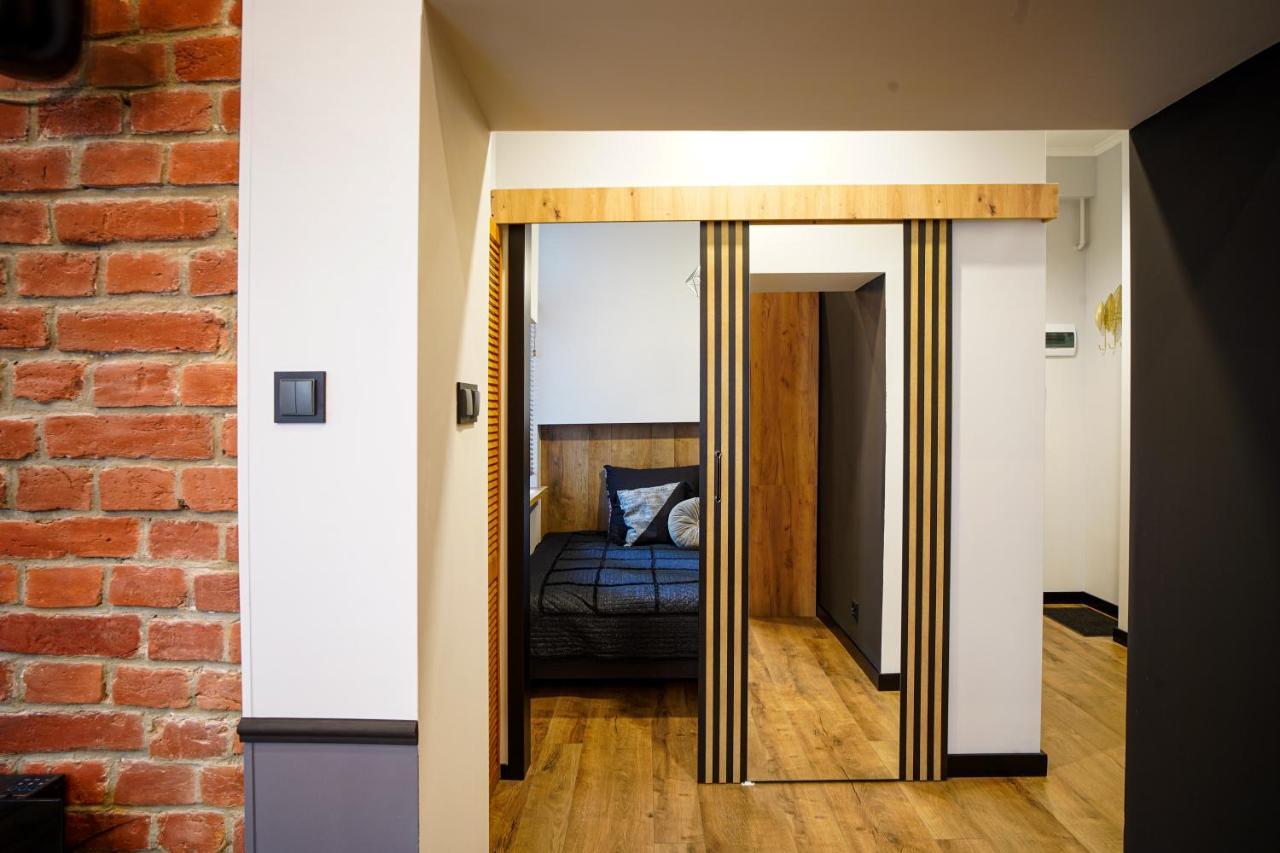 Apartament Z Jacuzzi W Centrum Sanoka エクステリア 写真