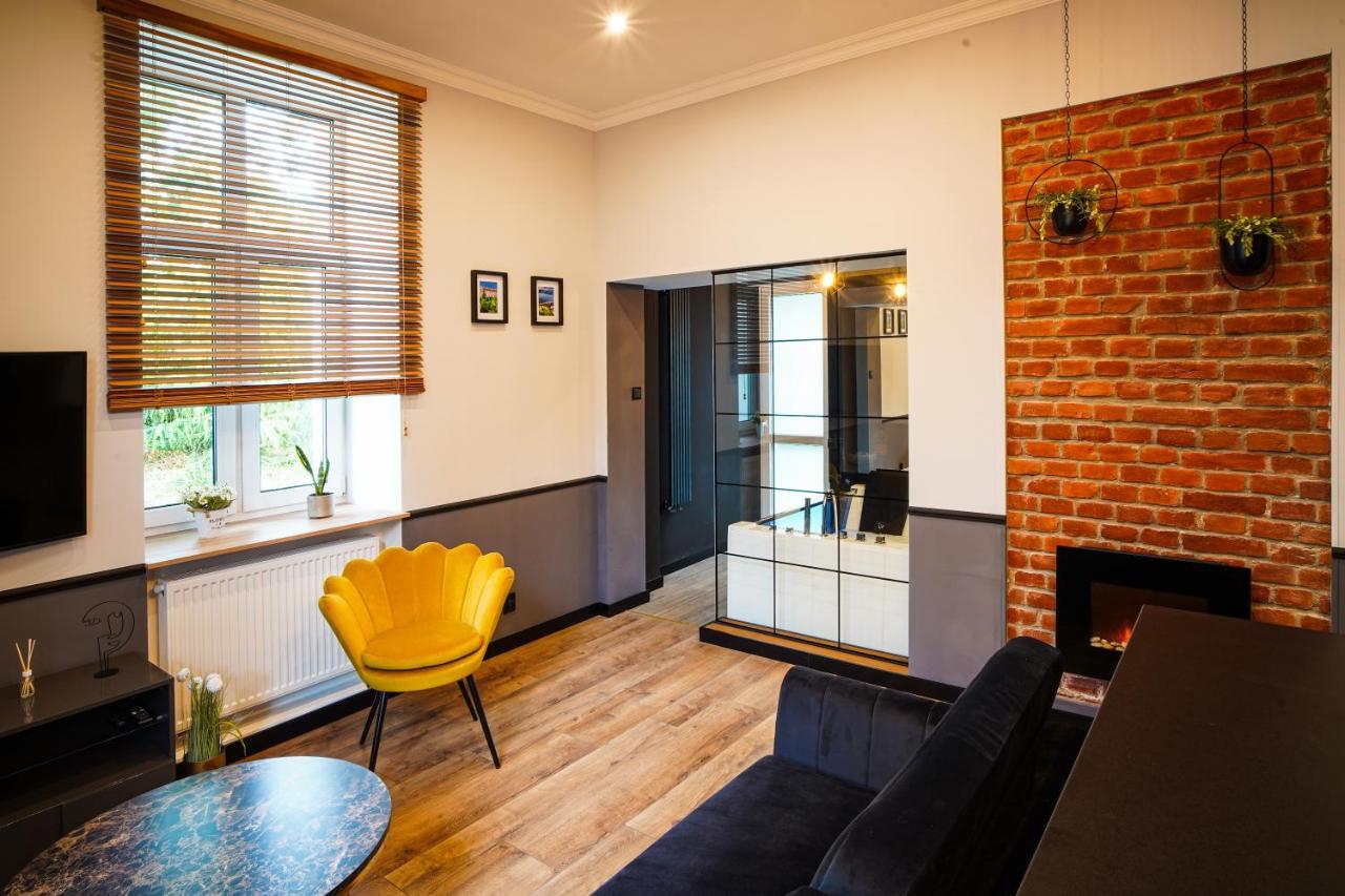 Apartament Z Jacuzzi W Centrum Sanoka エクステリア 写真