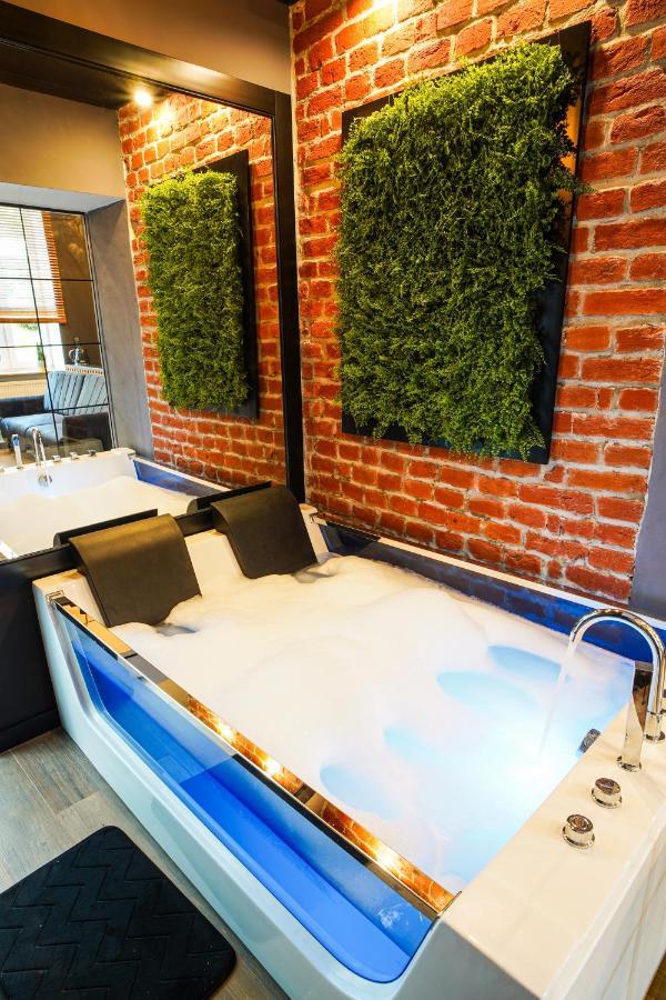Apartament Z Jacuzzi W Centrum Sanoka エクステリア 写真