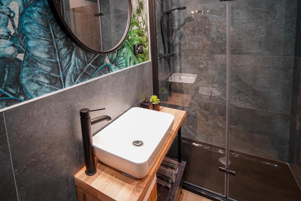 Apartament Z Jacuzzi W Centrum Sanoka エクステリア 写真